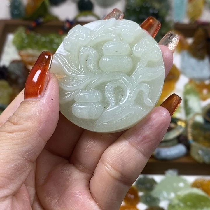 蛇纹石玉未镶嵌吊坠