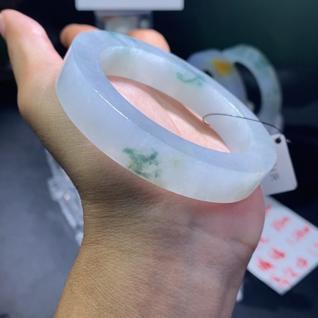 未镶嵌翡翠手镯定制翡翠