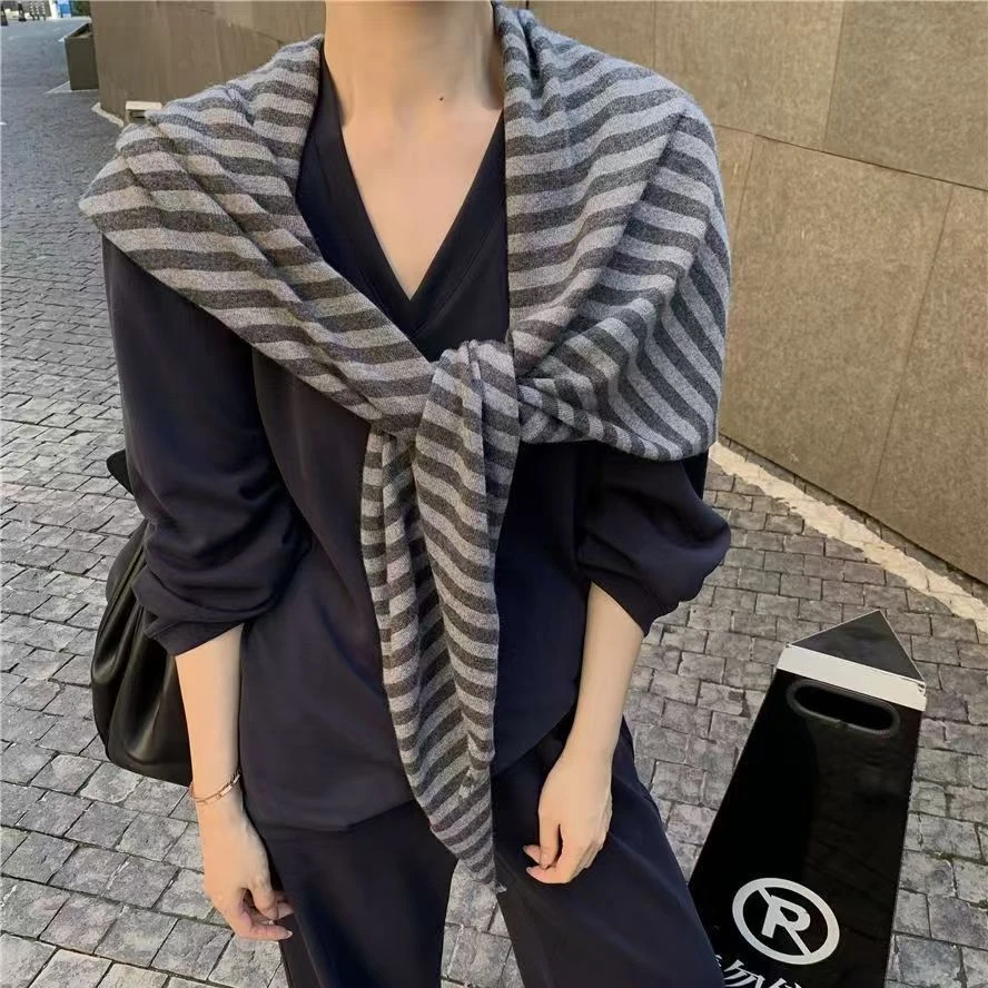 针织三角披肩通勤女春夏秋季新款宽松披肩条纹披肩防风