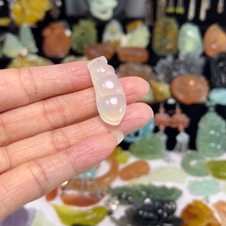 蛇纹石玉未镶嵌吊坠(赠链)