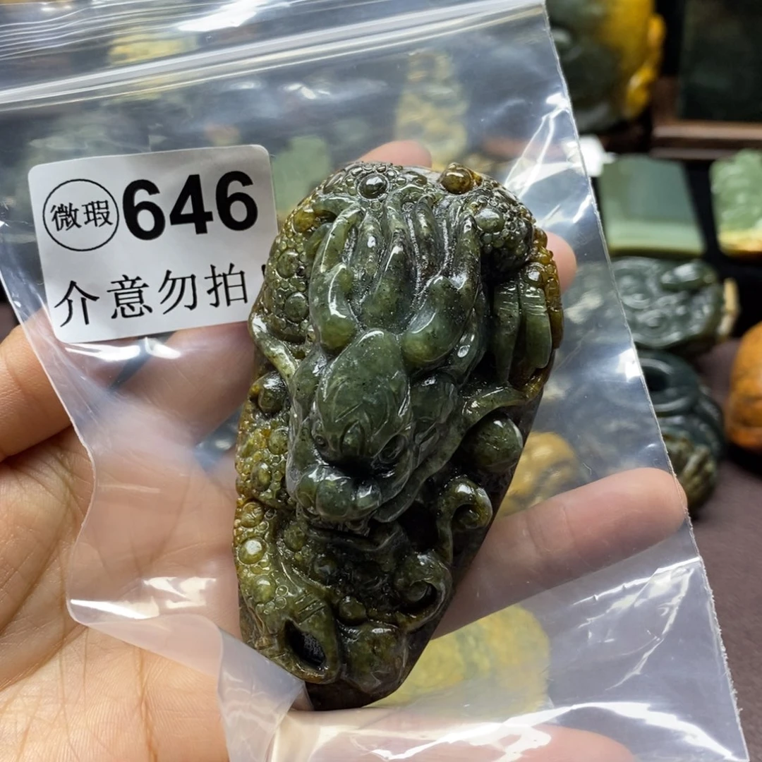 未镶嵌岫岩河磨玉（透闪石质玉）把件一***?