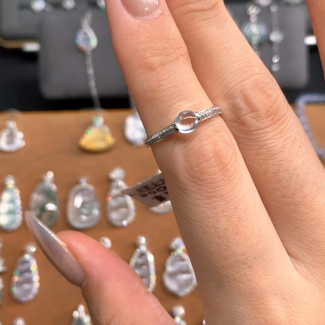 摆***摆翡翠18K金镶嵌戒指戒指