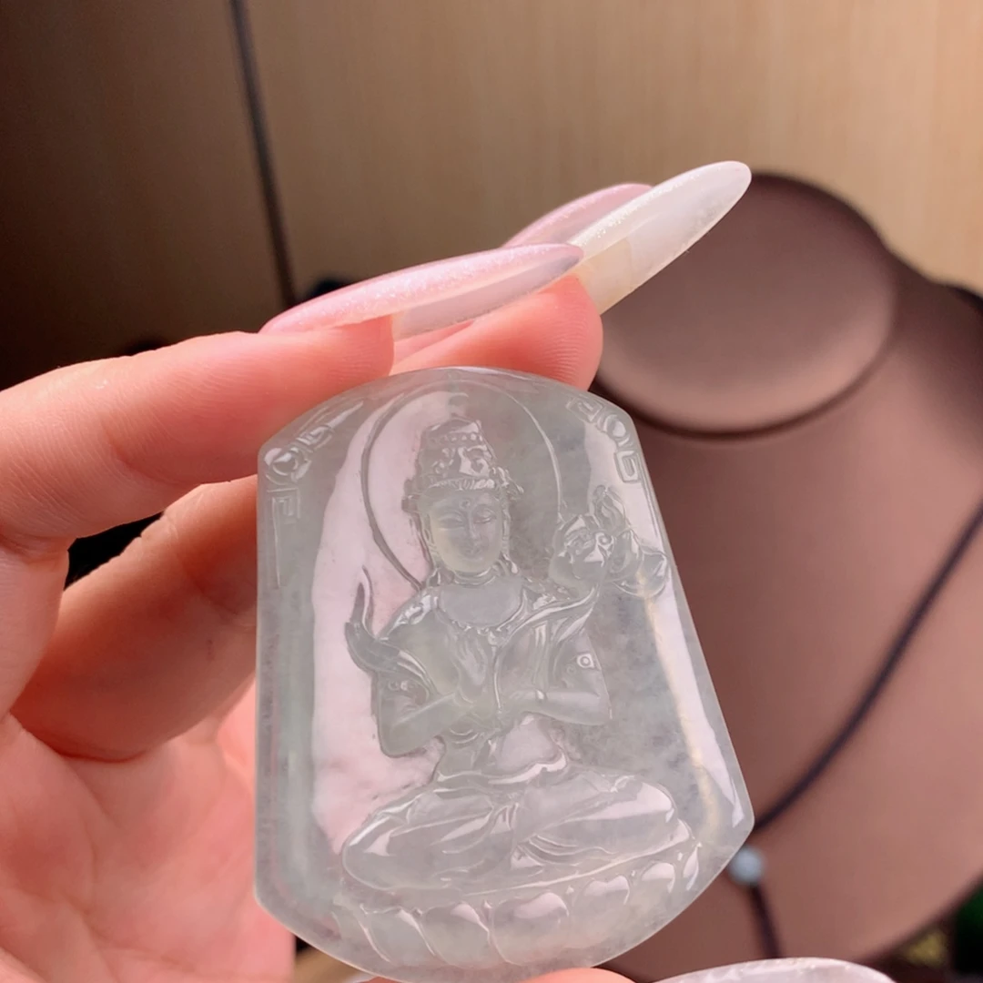 R***李颈饰未镶嵌翡翠观音