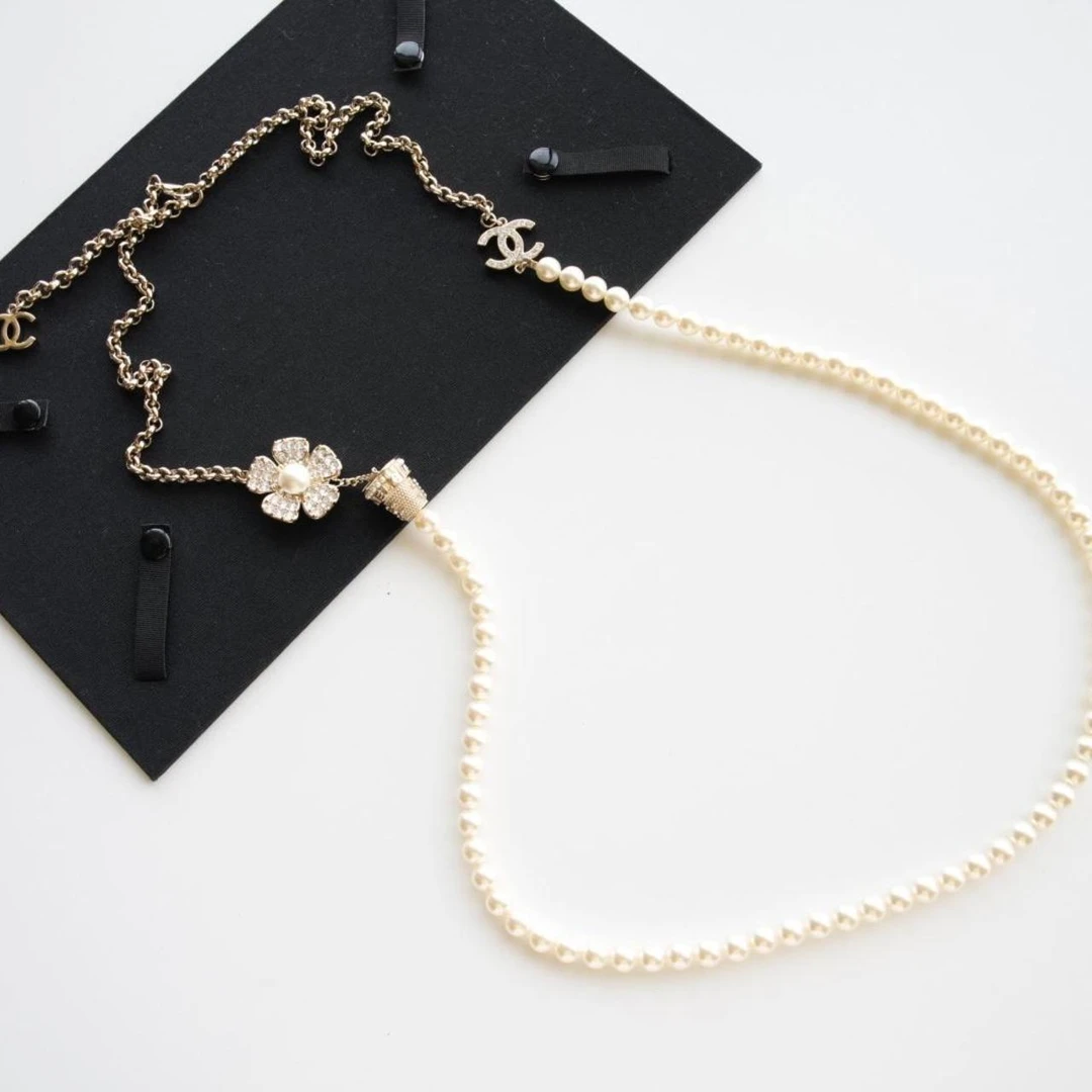 Chanel 闪钻花盆珍珠长项链
