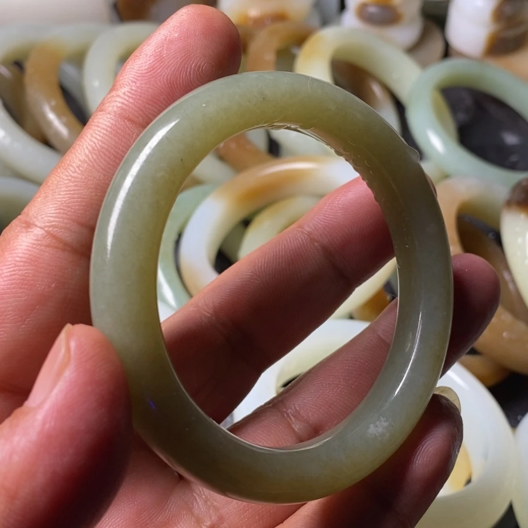 和田玉（糖玉）手镯未镶嵌