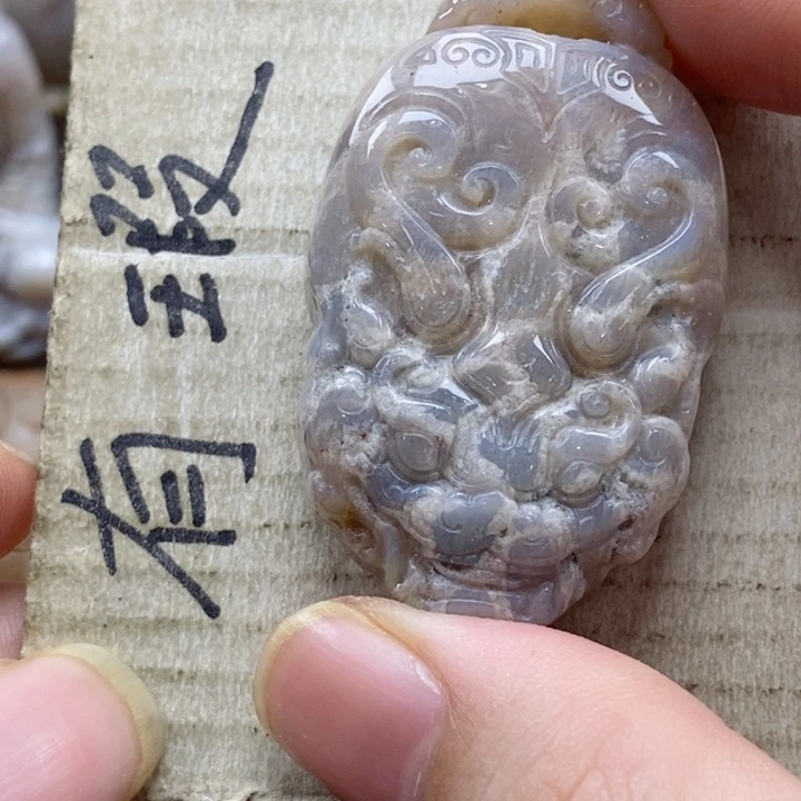 硅化珊瑚（珊瑚玉）颈饰未镶嵌毛**加