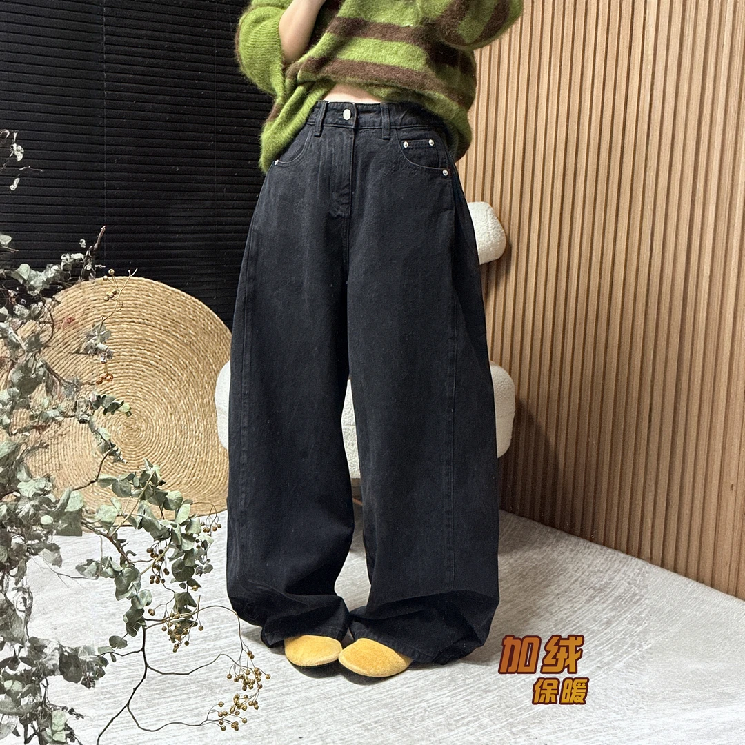 欧洲咱2025秋冬加厚拉绒裤脚按扣收口侧边褶皱铆钉一粒扣牛仔长裤
