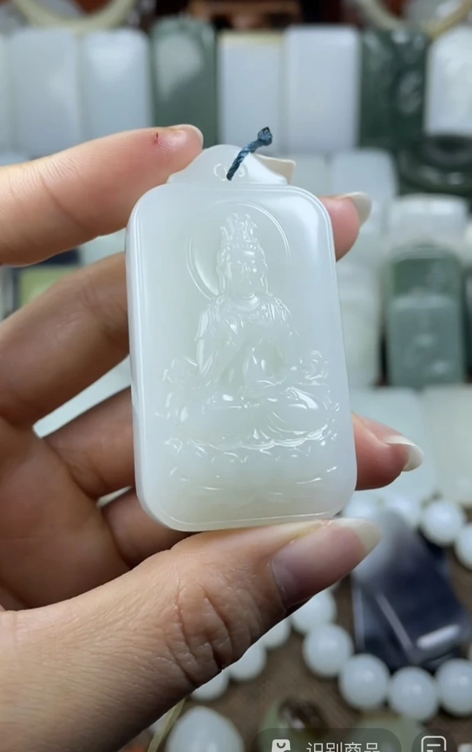 和田玉白玉观音牌，净重56.8g