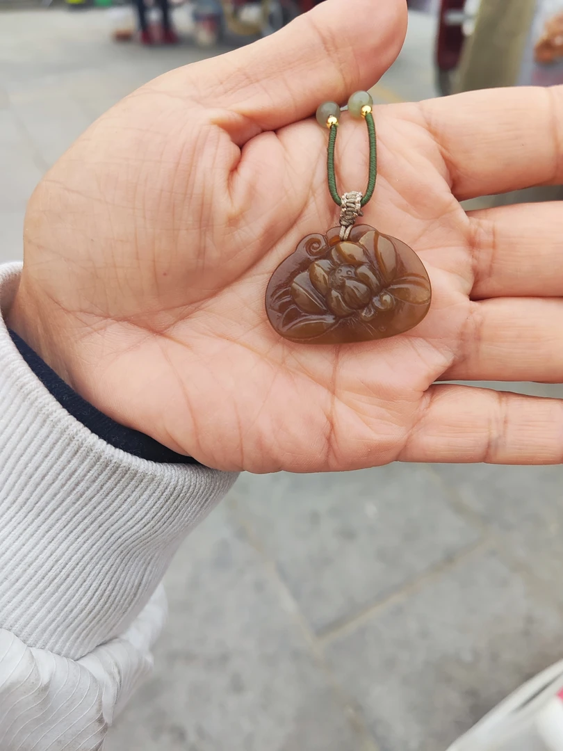 和田玉且末金山糖吊坠