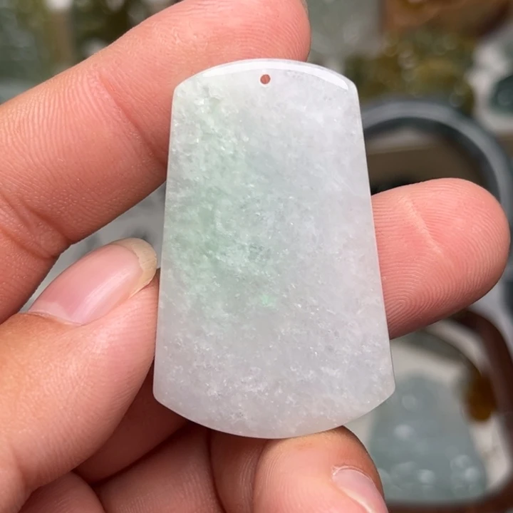 翡翠未镶嵌颈饰无事牌