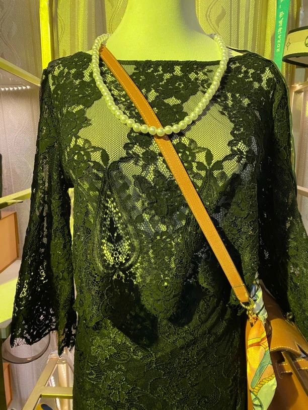 【柔情】2025夏季时尚设计师款性感喇叭袖蕾丝短款小衫