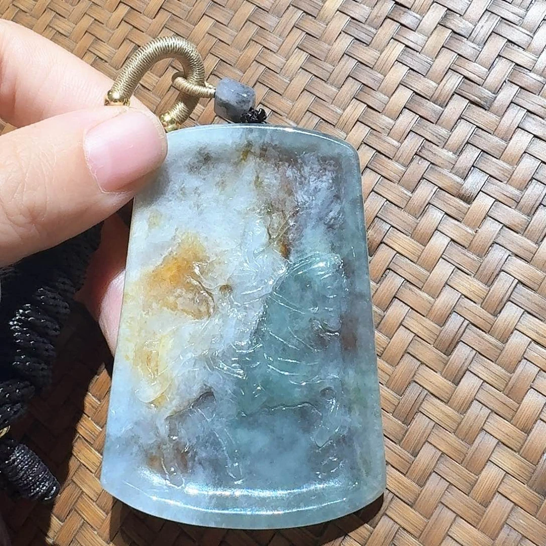 颈饰未镶嵌翡翠个性十足