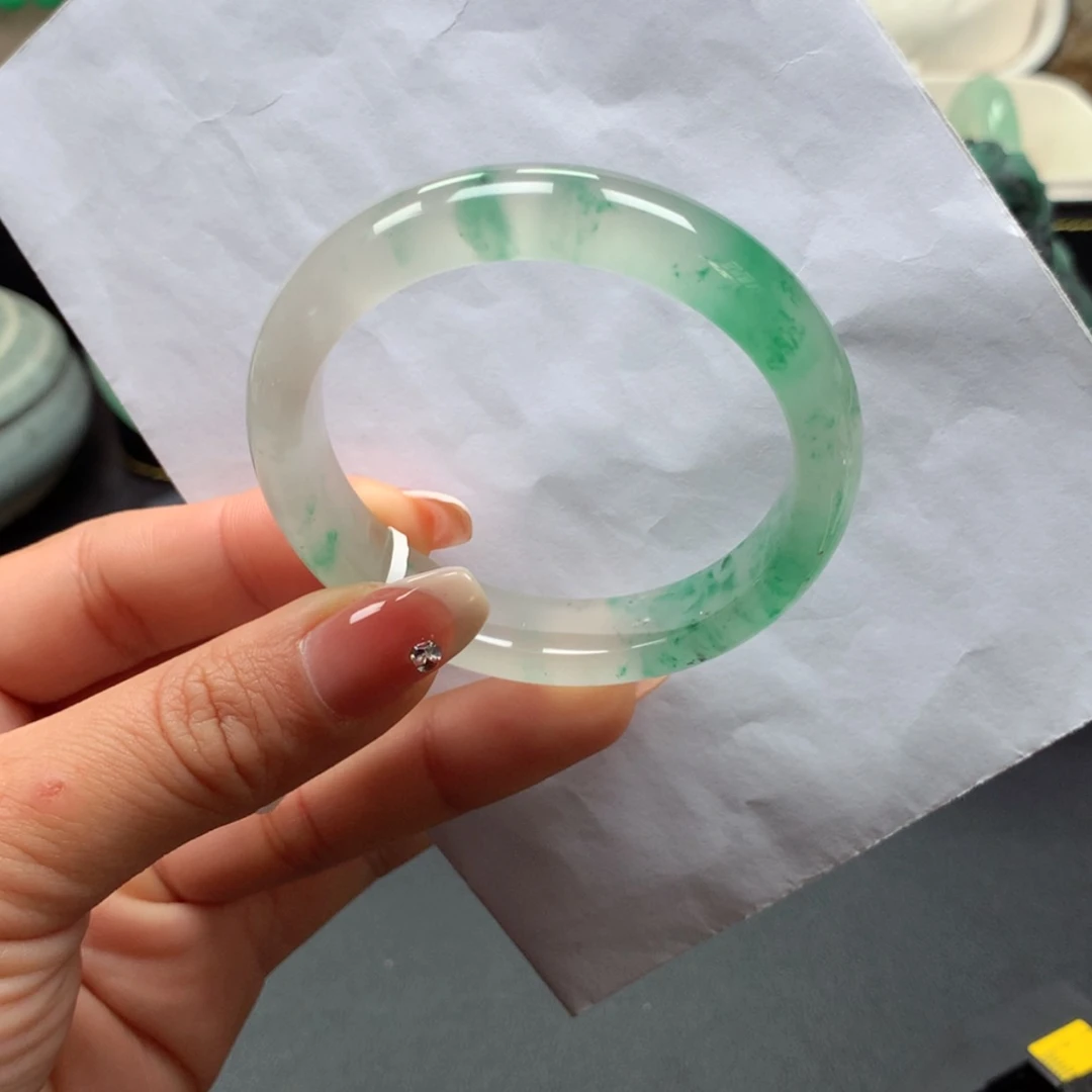 【闪购商品】石英质玉手镯未镶嵌芳*