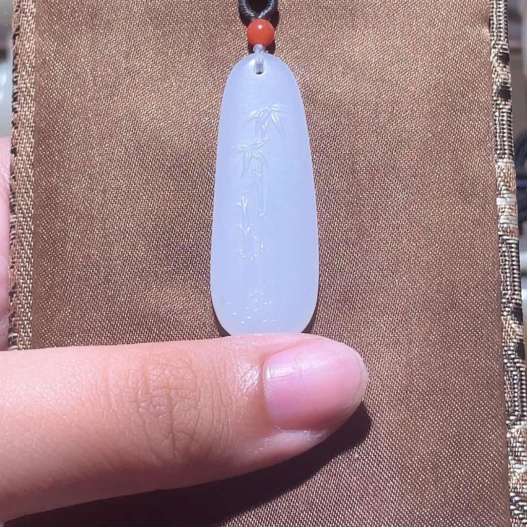 和田玉未镶嵌颈饰咱***姓