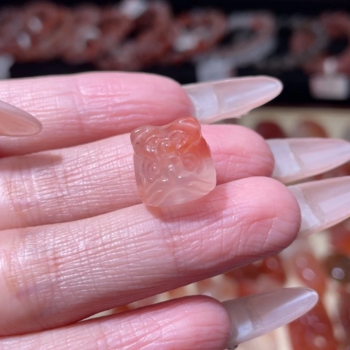 南红玛瑙冰飘配饰醒狮未镶嵌1921