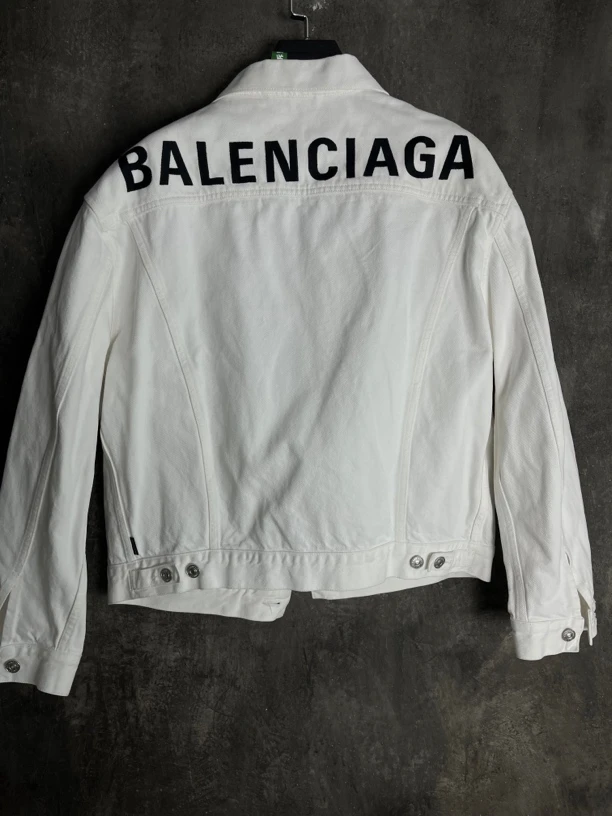 全新未使用 Balenciaga/巴黎世家 白背面字母石洗牛仔夹克/00111