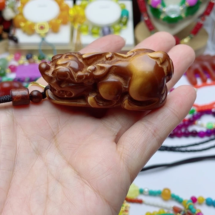 树脂制品63号貔貅吊坠