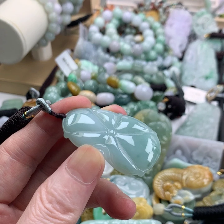 翡翠未镶嵌颈饰吊坠