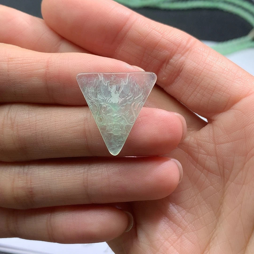 翡翠裸石翡翠冰龙牌