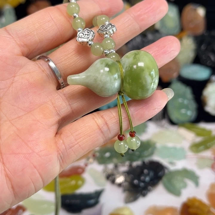 蛇纹石玉未镶嵌吊坠(赠链)