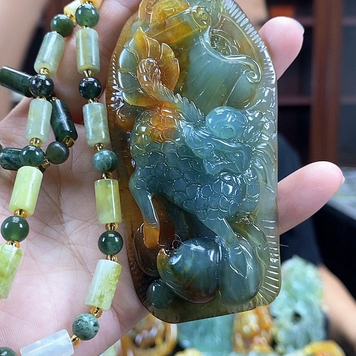 蛇纹石玉未镶嵌颈饰