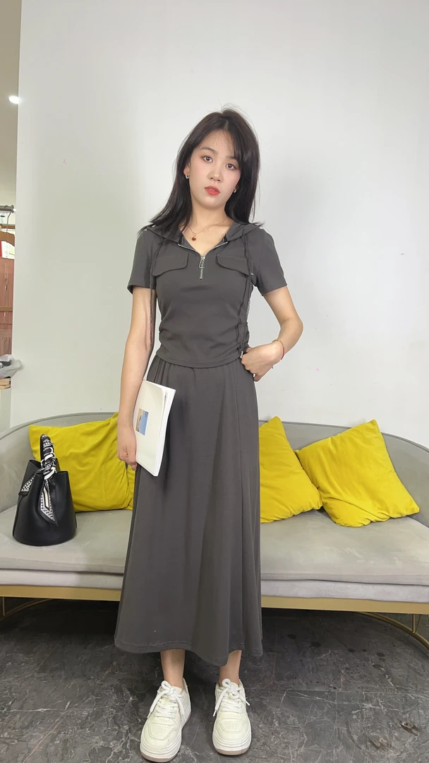 56755新款时尚宽松半拉链连帽短袖+松紧腰显瘦半身裙两件套套装
