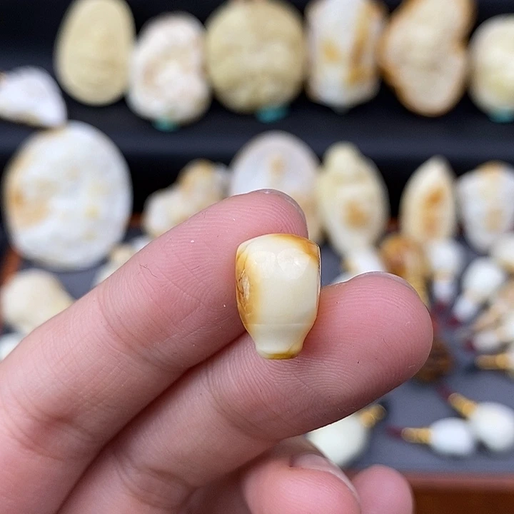 未镶嵌琥珀裸石8三通微瑕