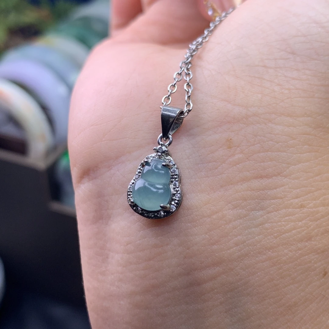 翡翠未镶嵌挂件吊坠