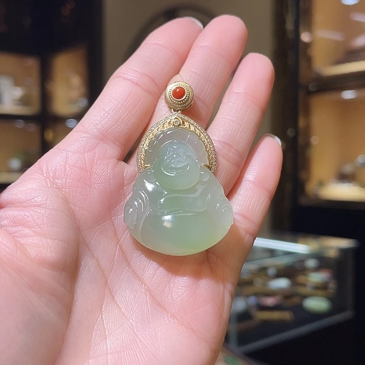 颈饰18K金镶嵌和田玉佛