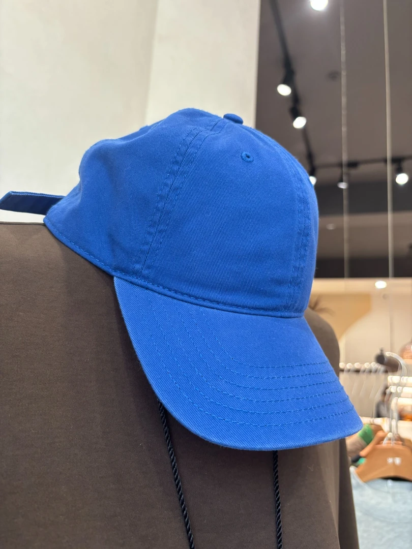 鸭舌帽运动休闲风