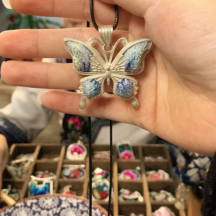 花岗石铁合金吊坠