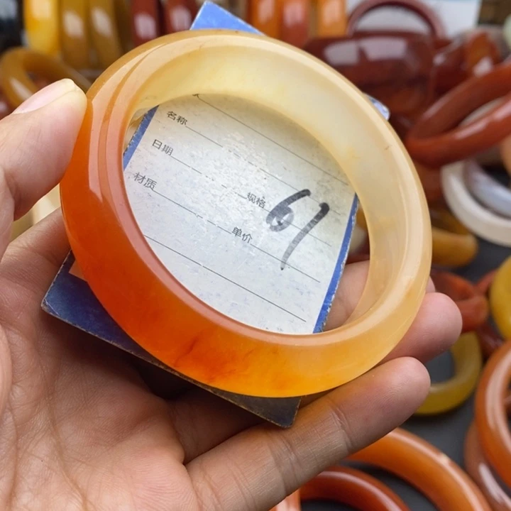 未镶嵌手镯石英质玉