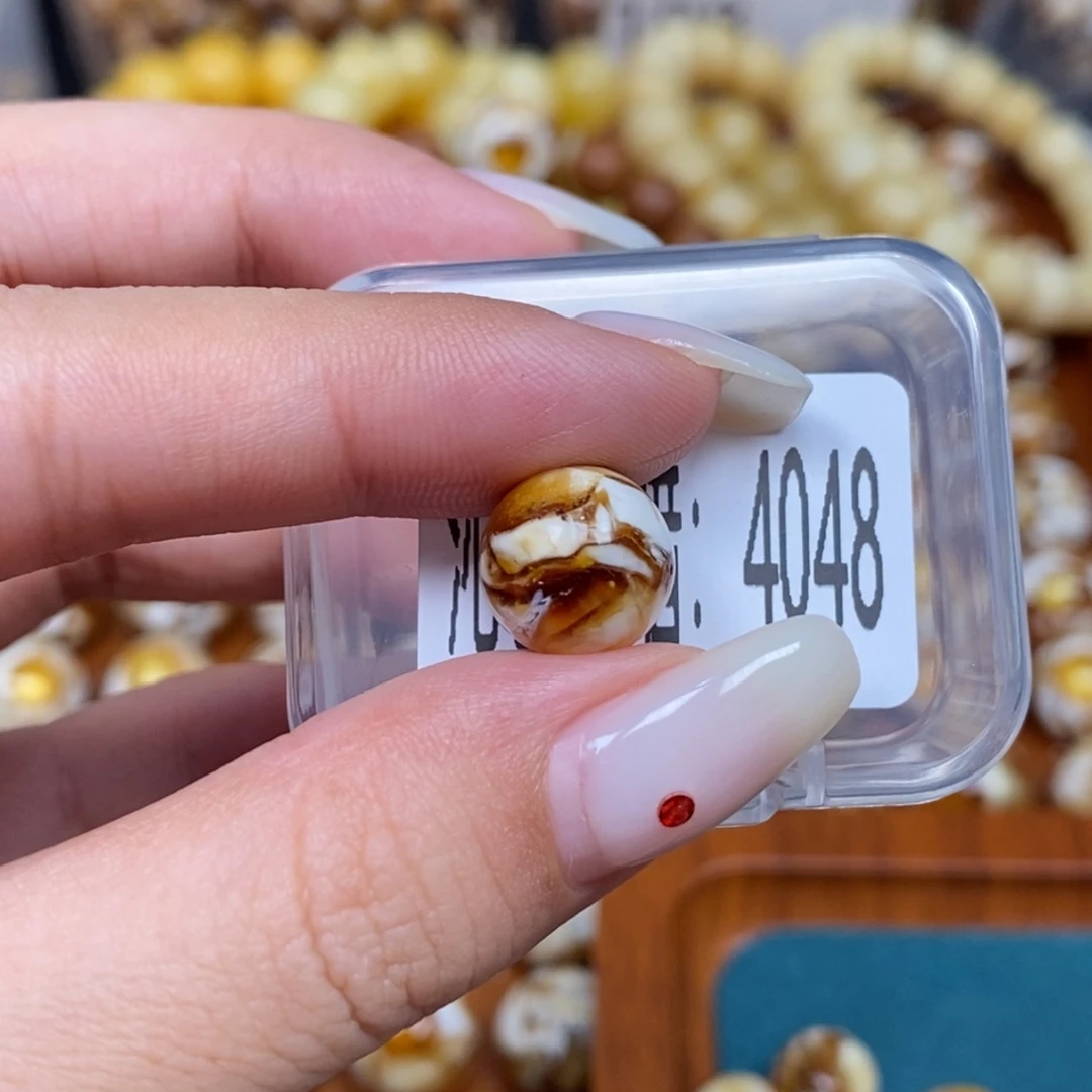 蜜蜡未镶嵌珠宝奇石4048