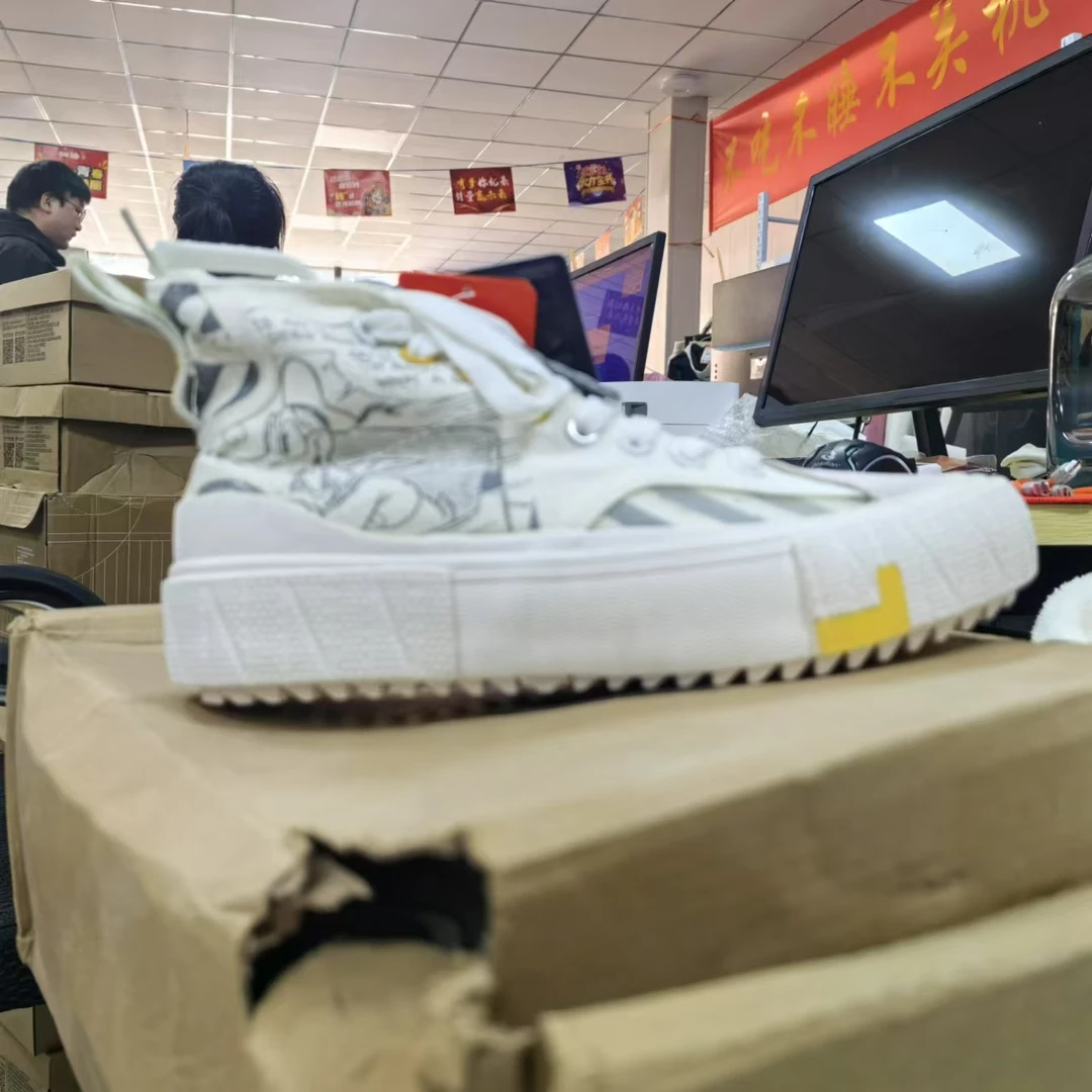 《B品以直播展示为准》（X351)李宁运动鞋 鞋面微脏AGCR180