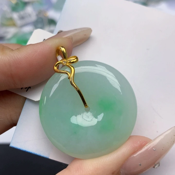 翡翠18K金镶嵌颈饰