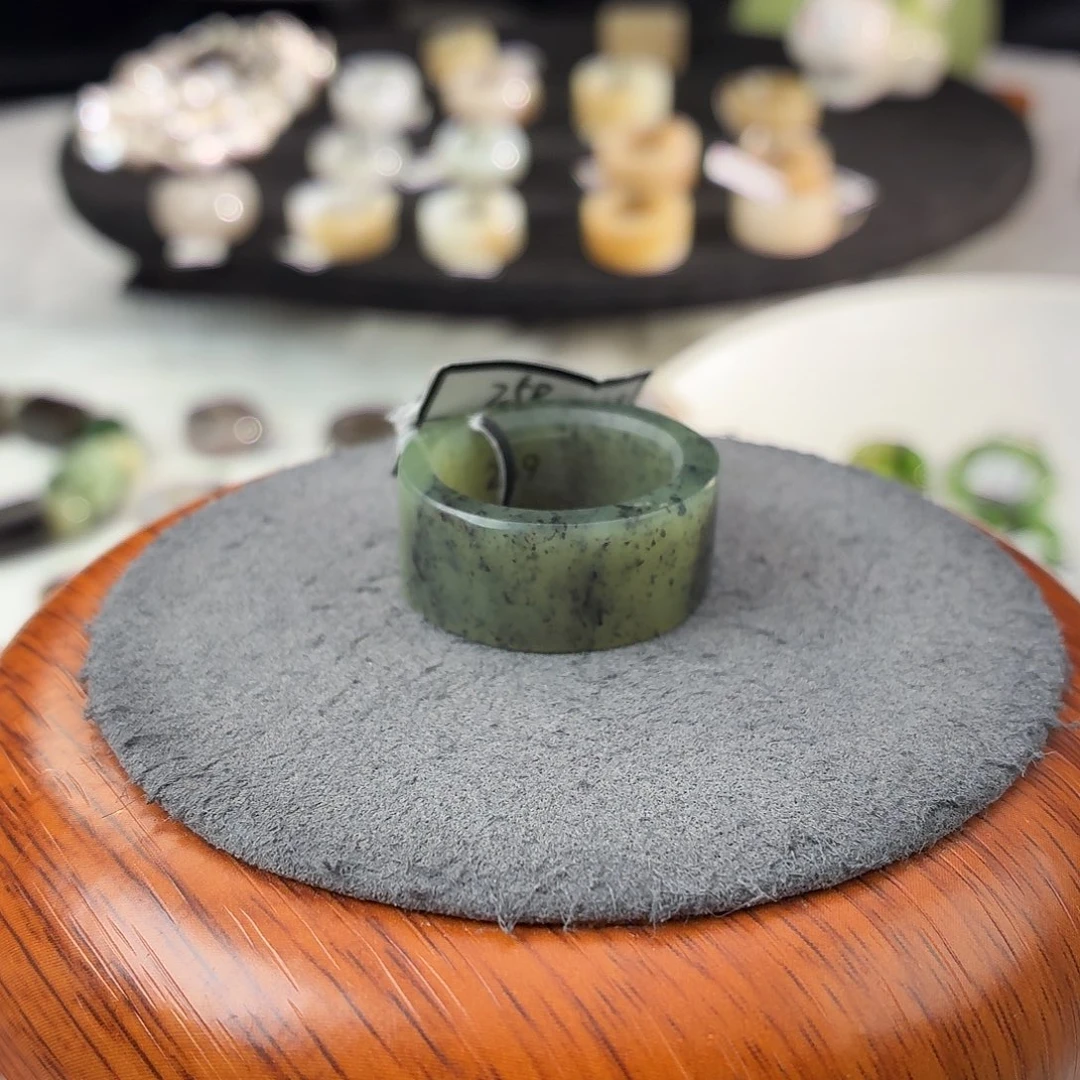 和田玉（糖玉）未镶嵌戒指b17绿底青花直切18.8