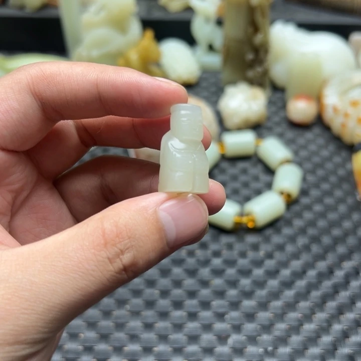 未镶嵌和田玉（糖玉）摆件