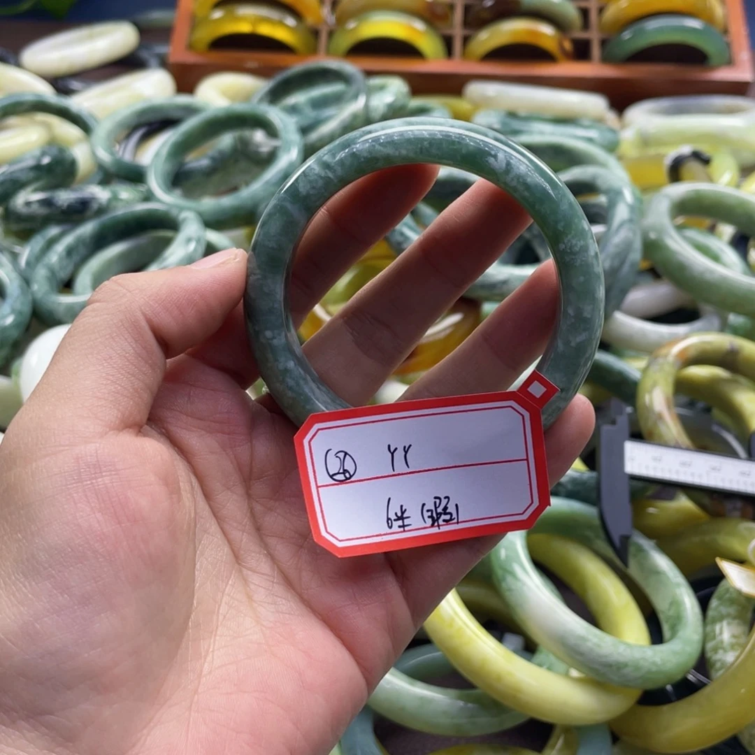 丫***～蛇纹石玉未镶嵌手镯