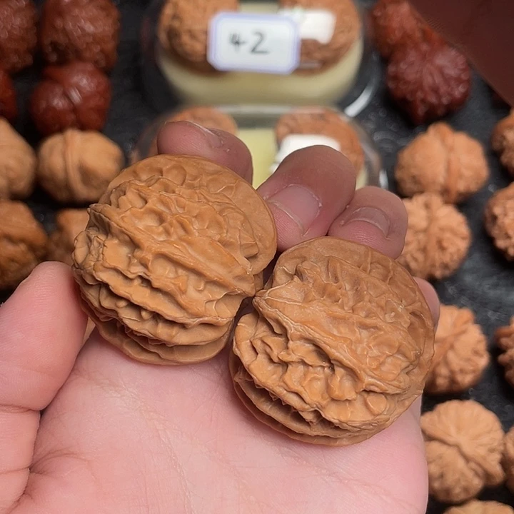 文玩核桃吊坠苹果园