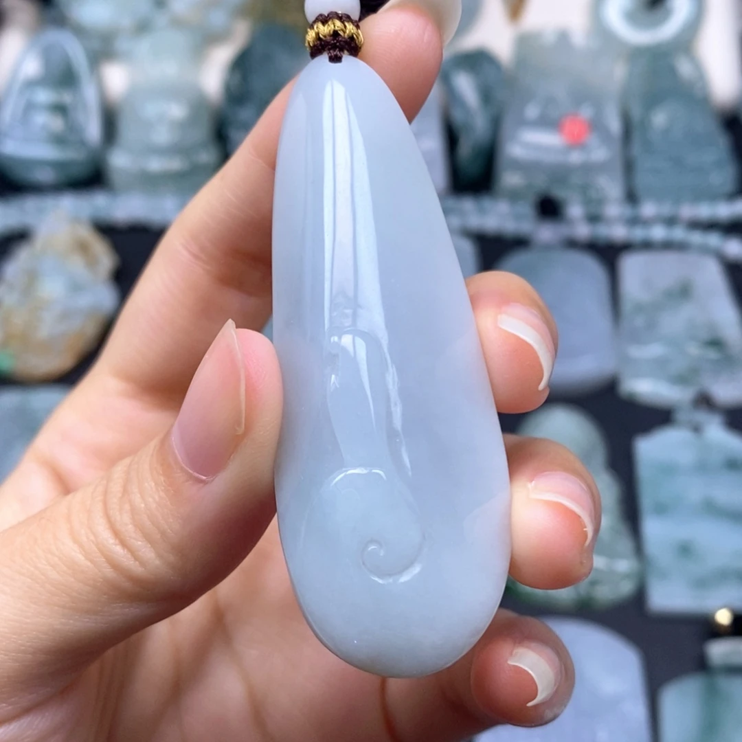 翡翠未镶嵌颈饰悟道