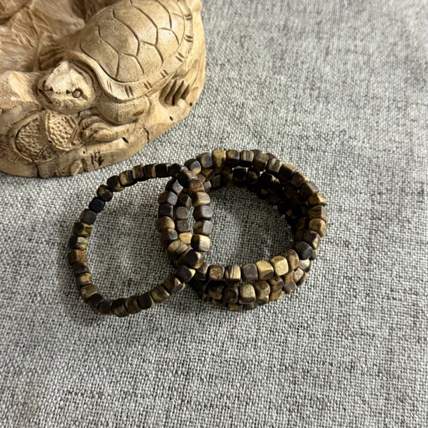 海南白棋随形0.6四方珠单圈沉香手串精致小巧*-多样性发一