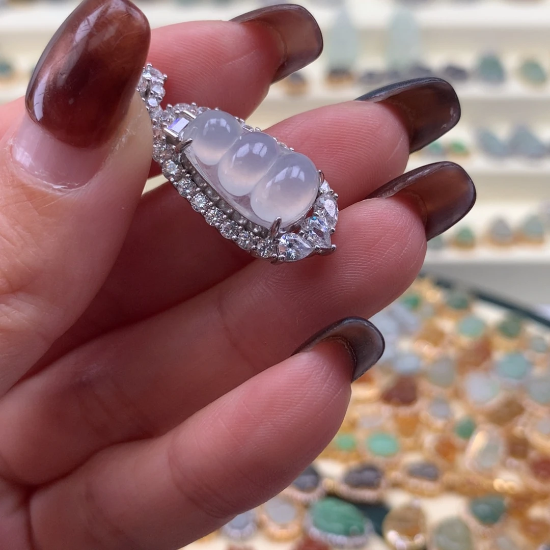 翡翠银S925镶嵌颈饰豆子