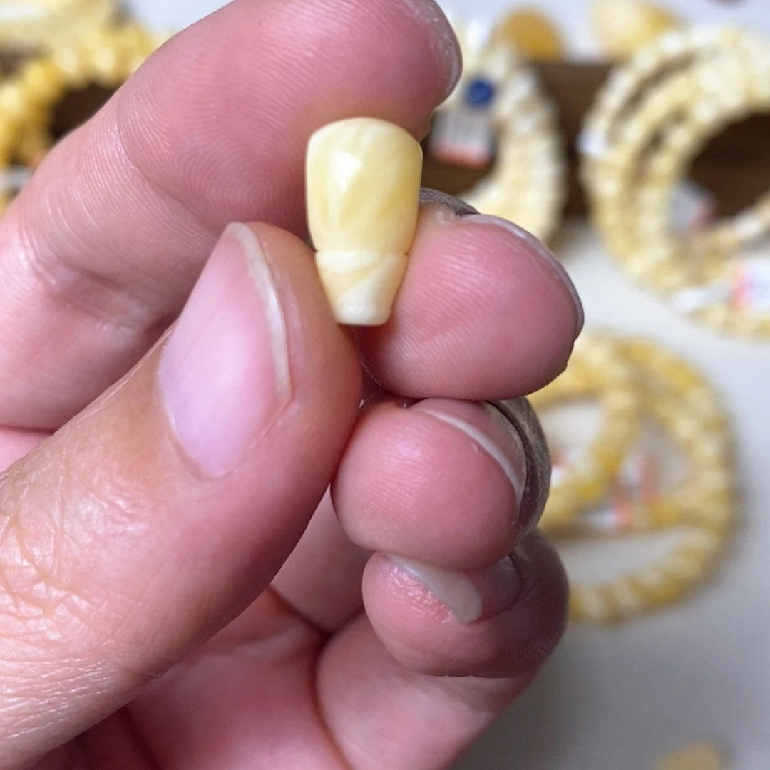 未镶嵌蜜蜡裸石Q*君天然蜜蜡三通