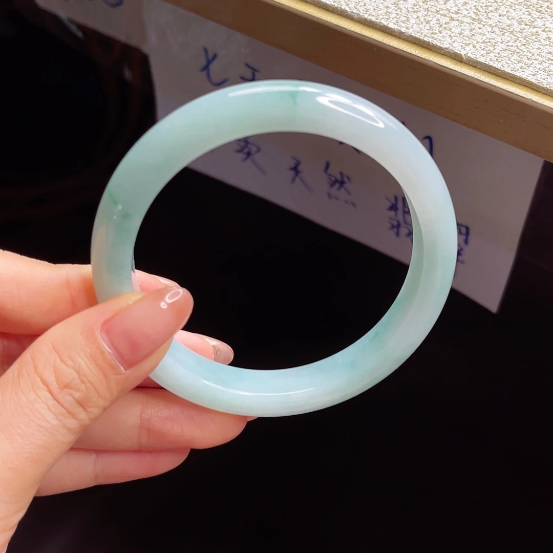 翡翠手镯未镶嵌手镯