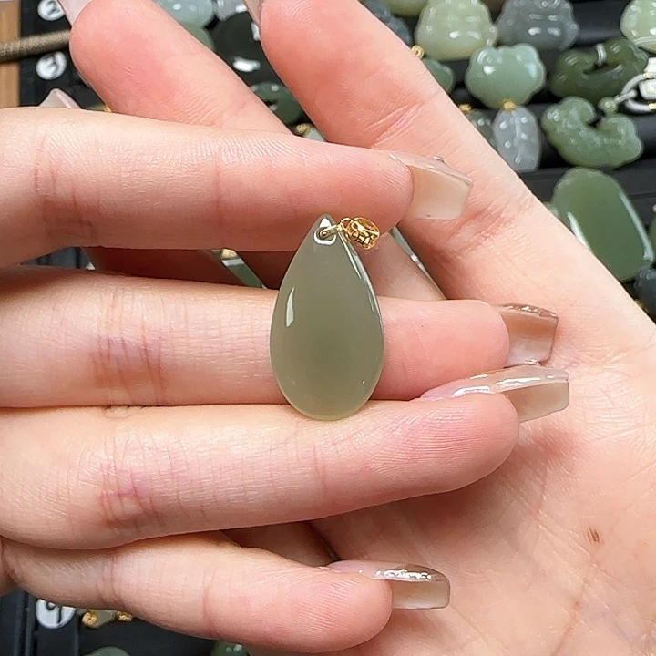 和田玉18K金镶嵌颈饰