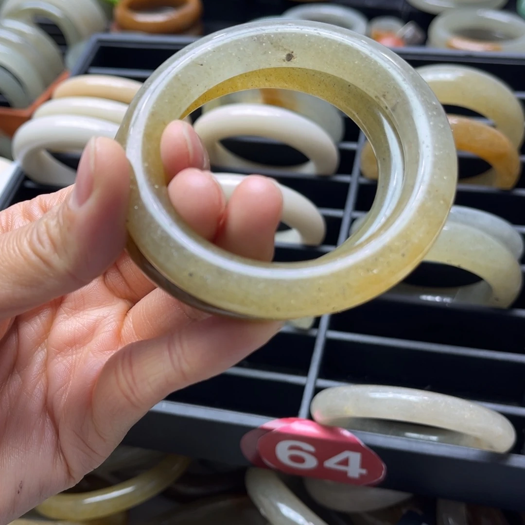 青***吟石英质玉未镶嵌手镯