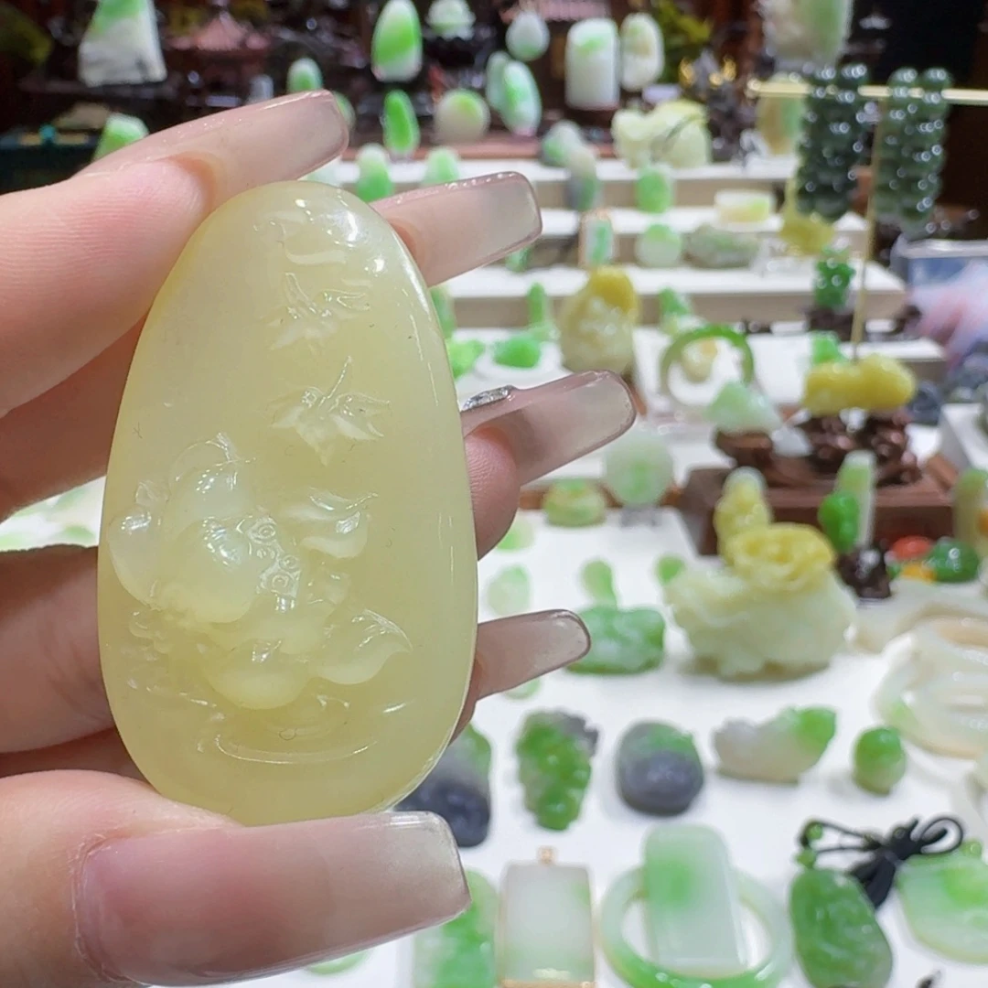 和田玉未镶嵌挂件冰底黄口花开富贵