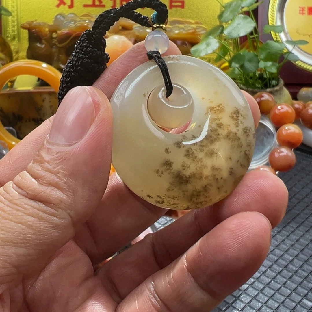 石英质玉未镶嵌颈饰