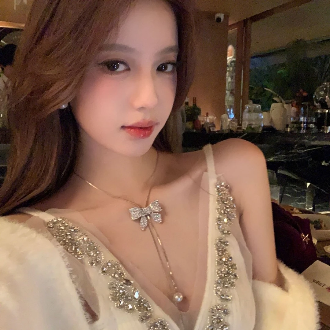 合金吊坠 2025新款香氛美蝴蝶结毛衣链秋冬长款网红项链