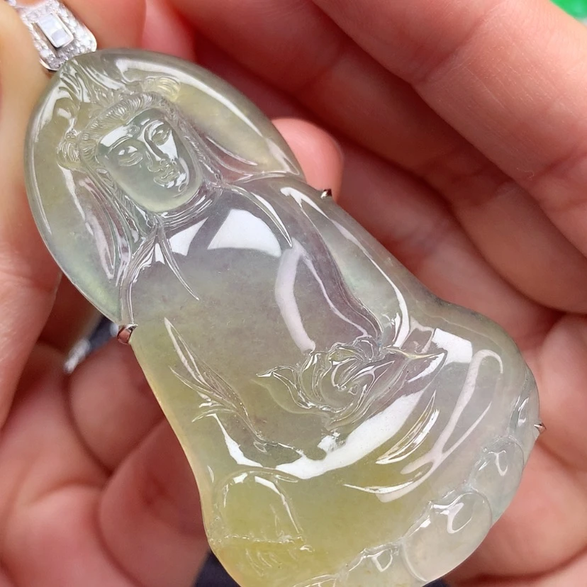【闪购商品】颈饰18K金镶嵌翡翠观音